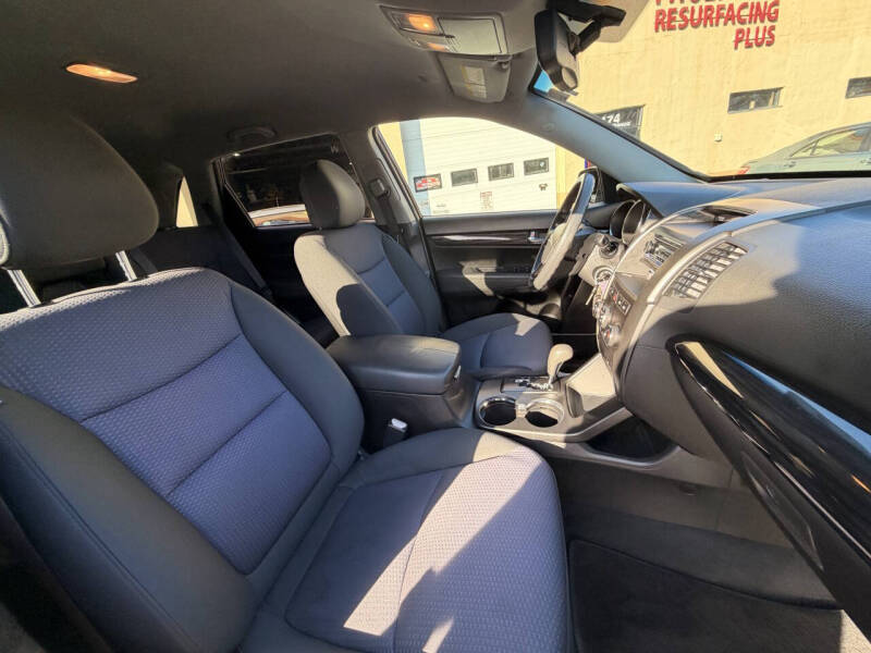 2011 Kia Sorento LX