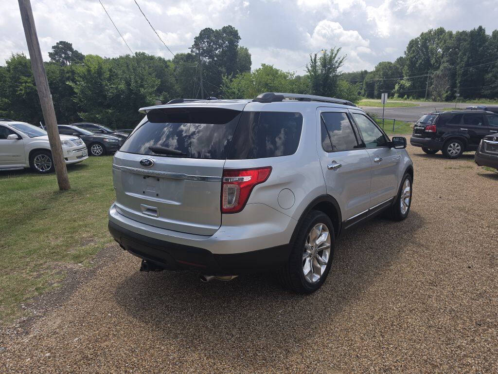 White 2011 Ford Explorer XLT XLT 4dr SUV 2