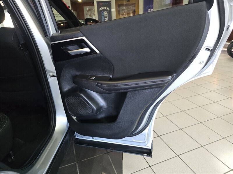 2024 Mitsubishi Outlander ES