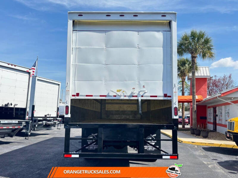 2018 Freightliner M2 106