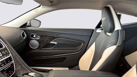2022 Aston Martin DB11 V8