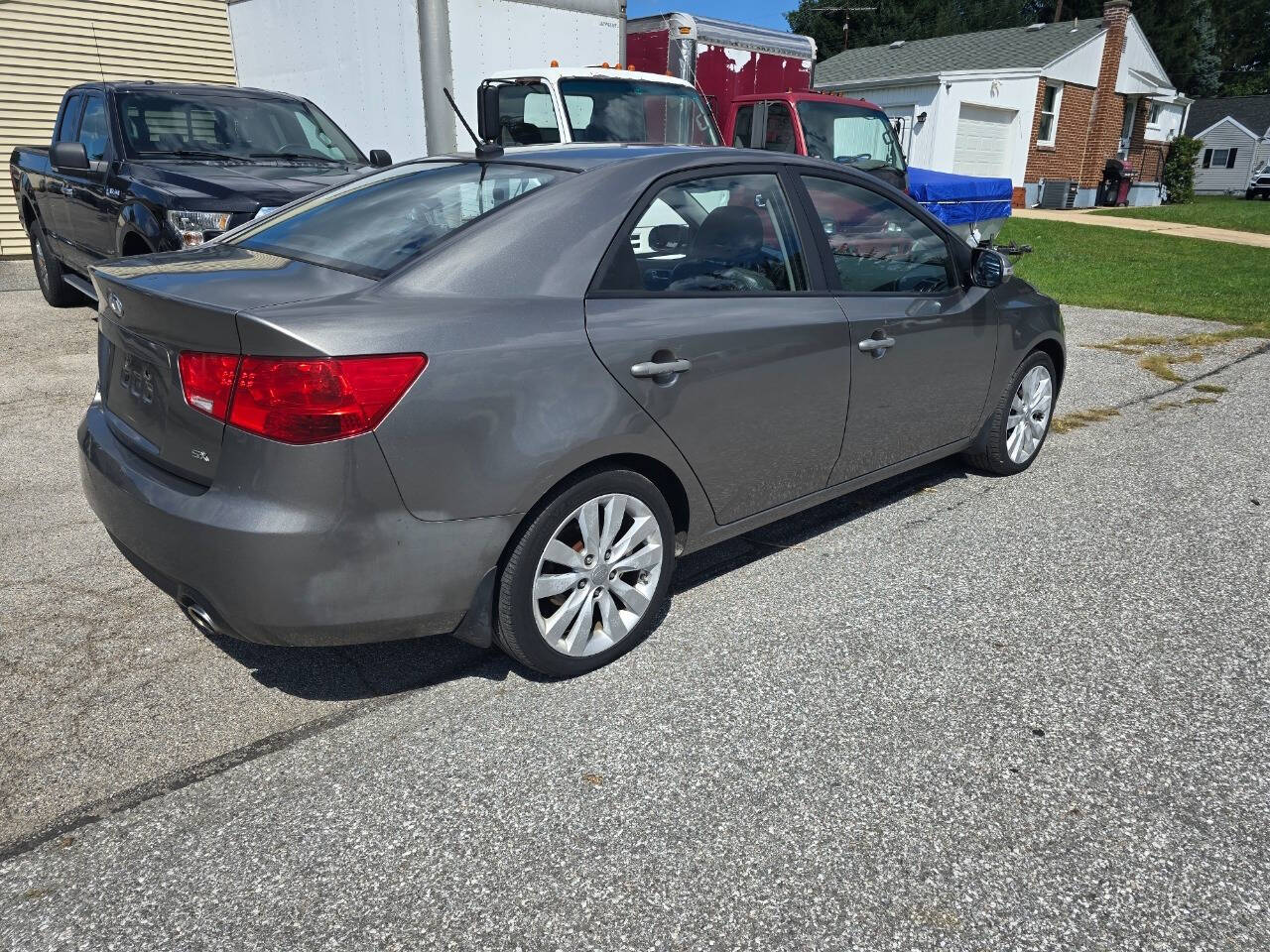 2010 Kia Forte for sale at QUEENSGATE AUTO SALES in York, PA