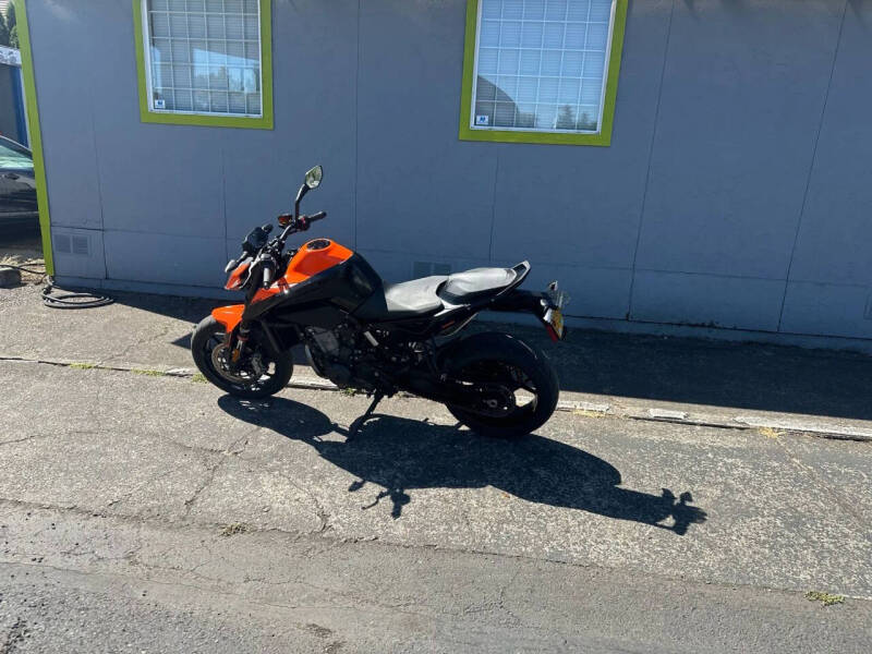 2022 KTM 890 Duke