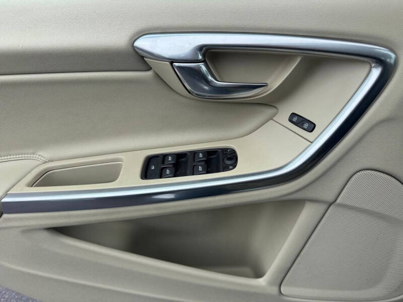 2016 Volvo V60 T5 Drive-E Premier