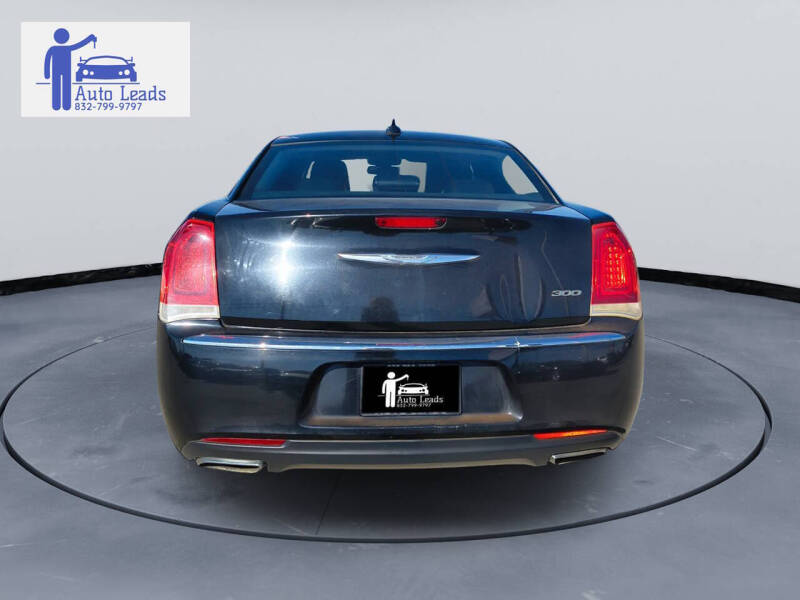 2015 Chrysler 300 Limited