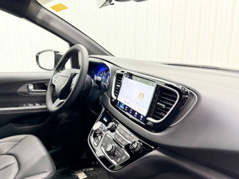 2027 Chrysler Pacifica LX