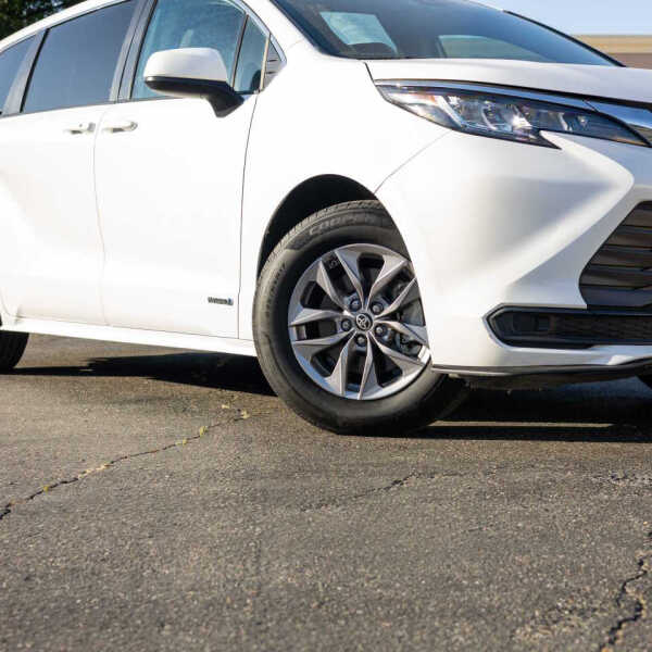 2021 Toyota Sienna LE 8-Passenger