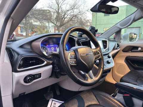 2017 Chrysler Pacifica Touring-L Plus