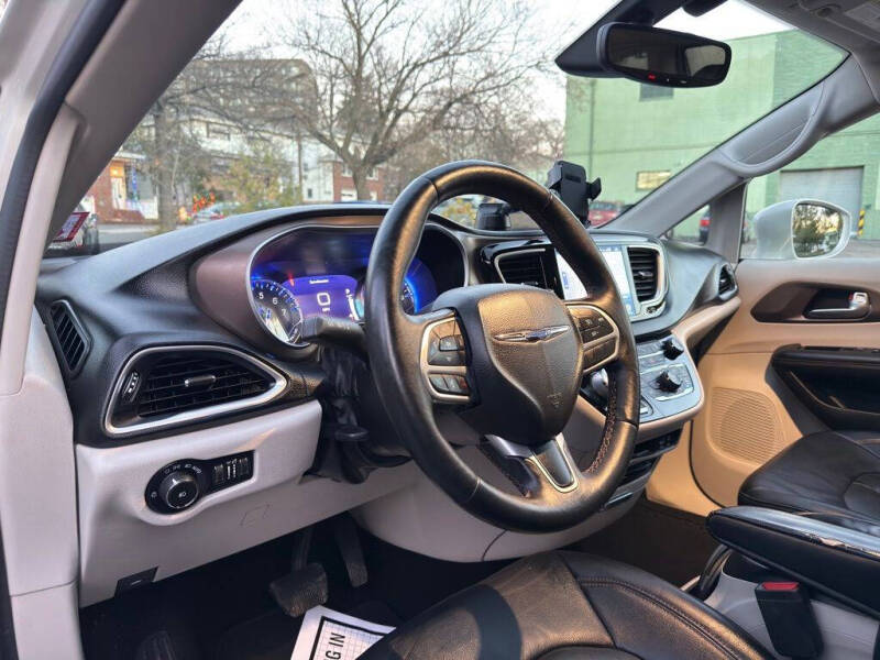 2017 Chrysler Pacifica Touring-L Plus