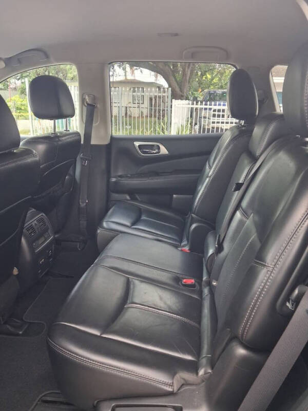 2017 Nissan Pathfinder SL