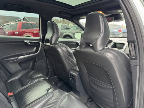 2016 Volvo XC60 T6 Drive-E R-Design Platinum
