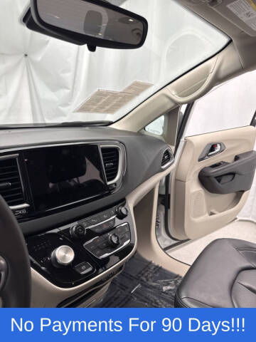 2023 Chrysler Pacifica Touring L