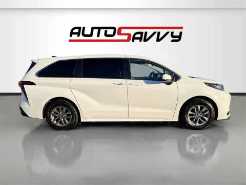 2022 Toyota Sienna LE 8-Passenger