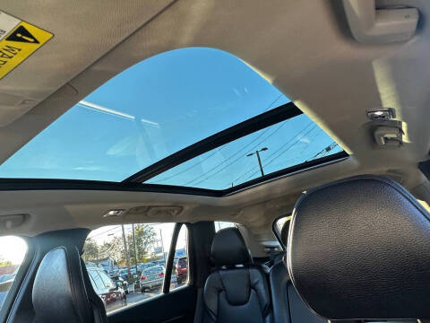 2016 Volvo XC90 T6 Momentum