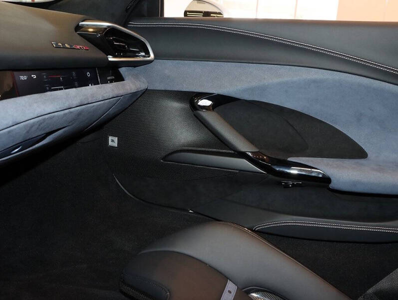 2025 Ferrari 296 GTS