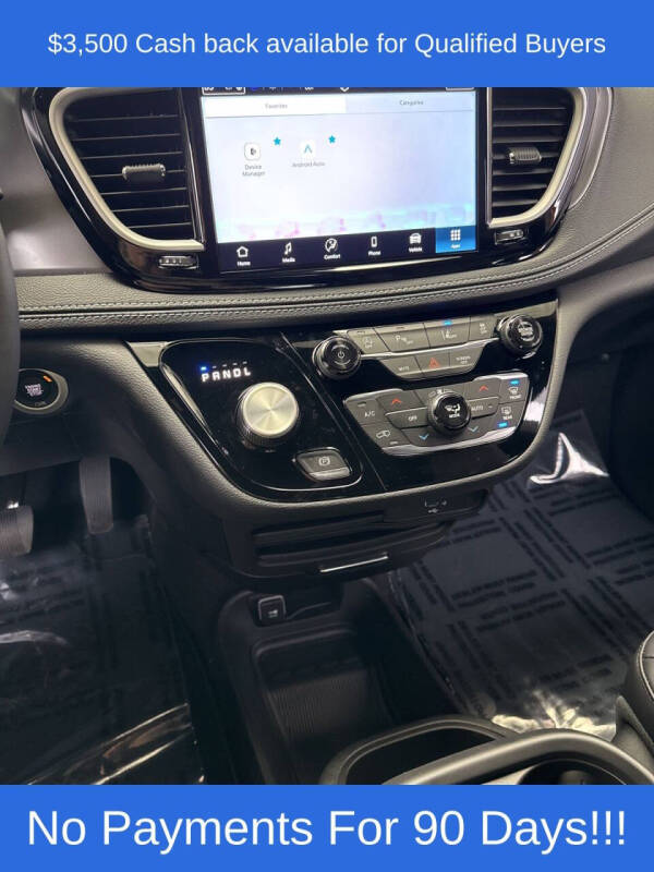 2026 Chrysler Pacifica Select