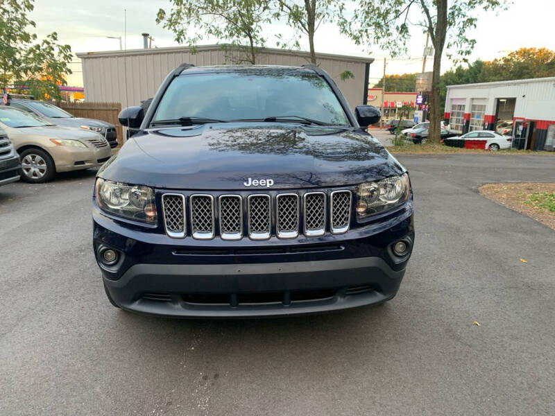 2017 Jeep Compass Latitude photo 3