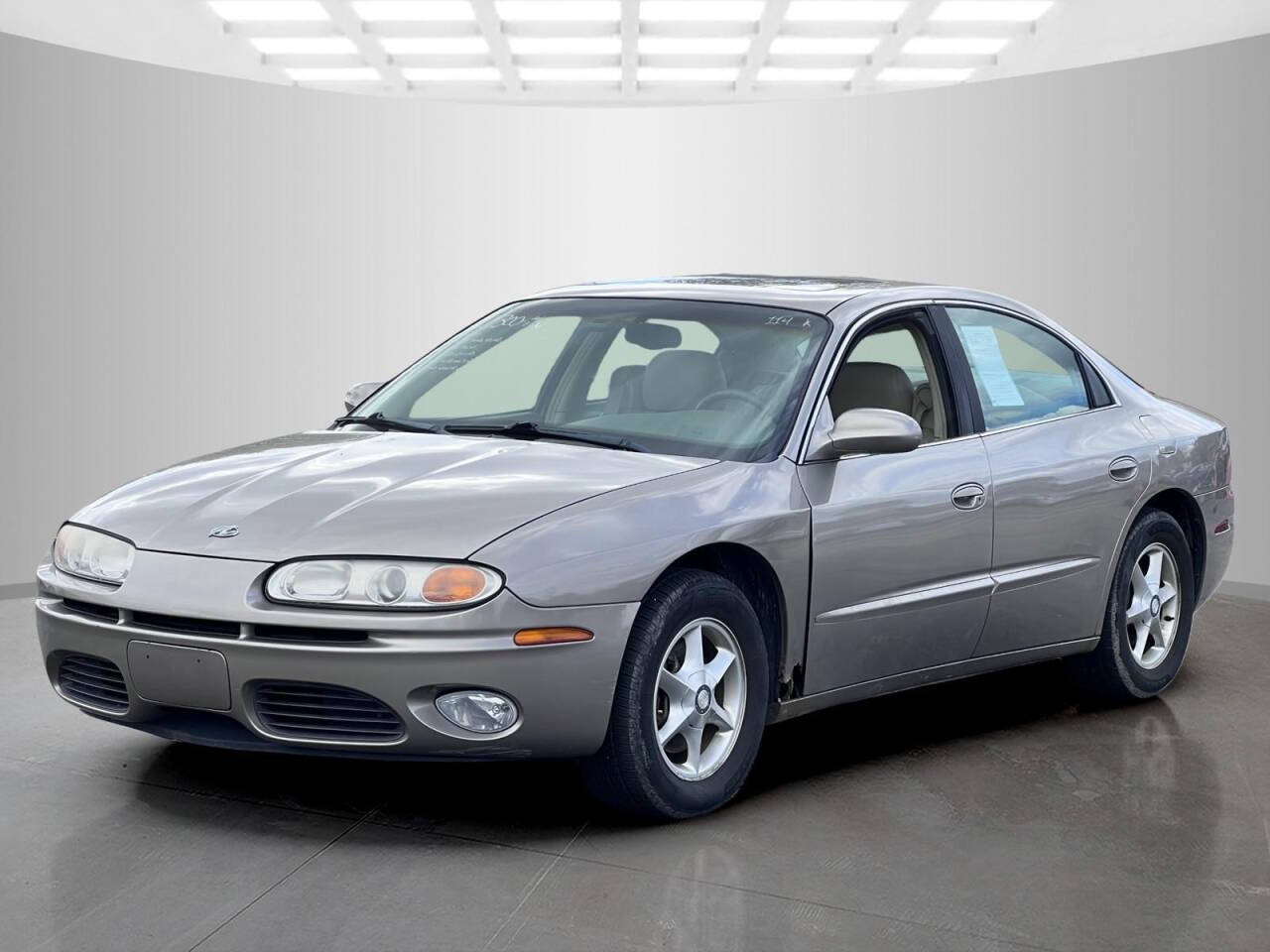 2001 Oldsmobile Aurora for sale at Used Cars Toledo in Oregon, OH