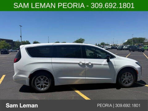 2027 Chrysler Pacifica Select