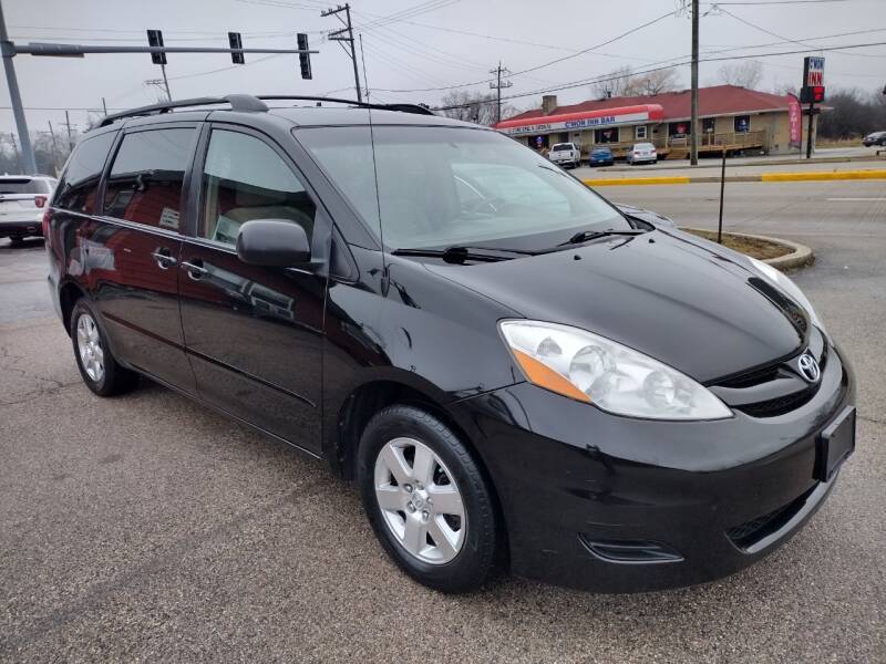 2009 Toyota Sienna for sale at GLOBAL AUTOMOTIVE in Grayslake IL