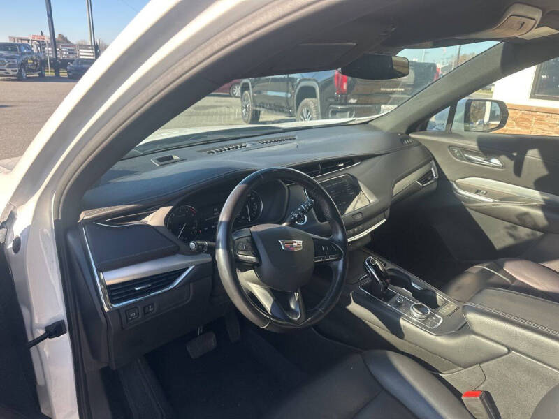 2022 Cadillac XT4 Premium Luxury