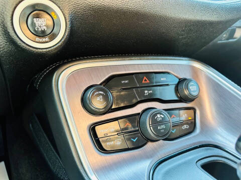 2015 Dodge Challenger SXT
