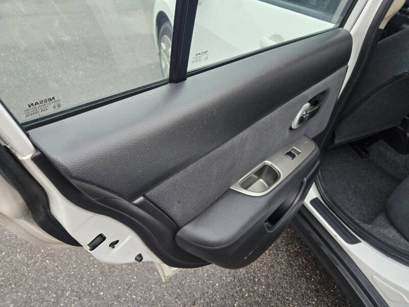 2012 Nissan Versa 1.8 S