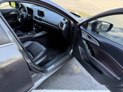 2017 Mazda MAZDA3 Touring