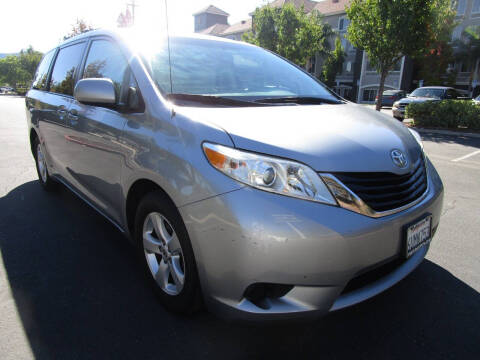 2012 Toyota Sienna LE 8-Passenger