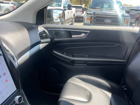 2022 Ford Edge Titanium