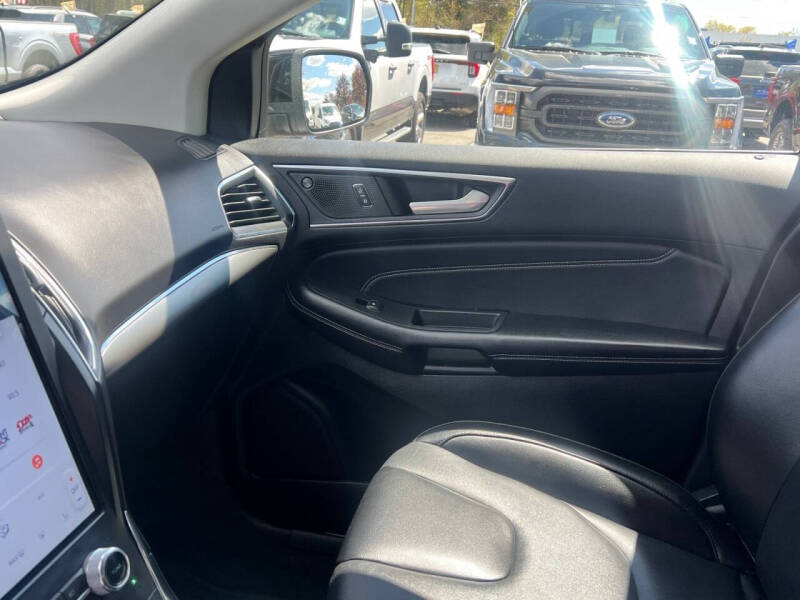 2022 Ford Edge Titanium