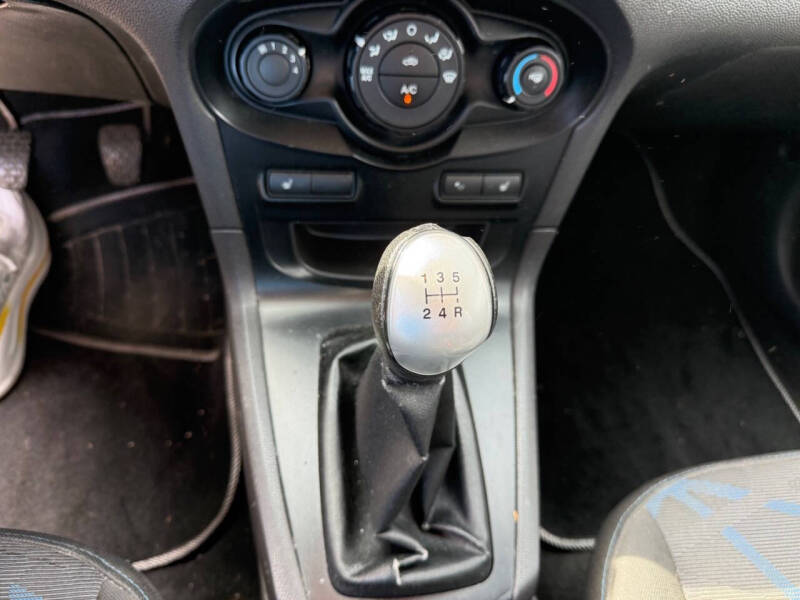 2011 Ford Fiesta SES