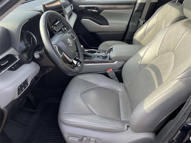 2022 Toyota Highlander Platinum