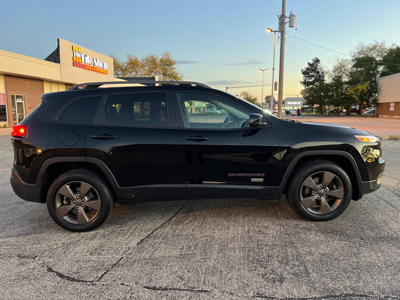 2017 Jeep Cherokee for sale at Ideal Cars LLC in Skokie, IL