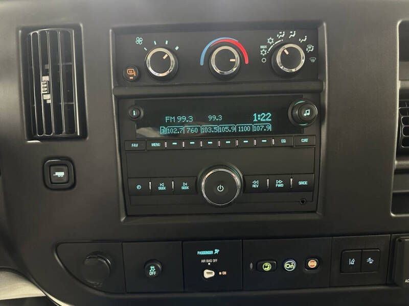 2025 Chevrolet Express LT 3500