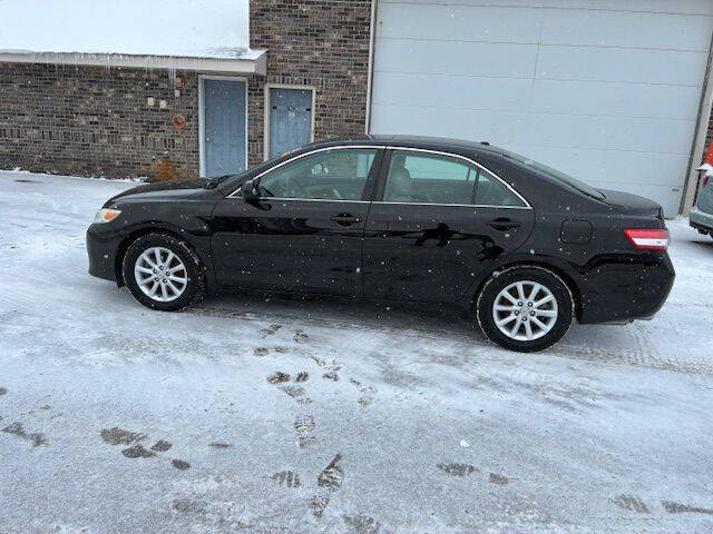 2011 Toyota Camry SE's photo
