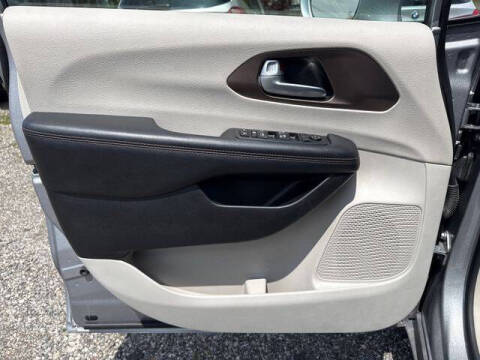 2017 Chrysler Pacifica Touring-L