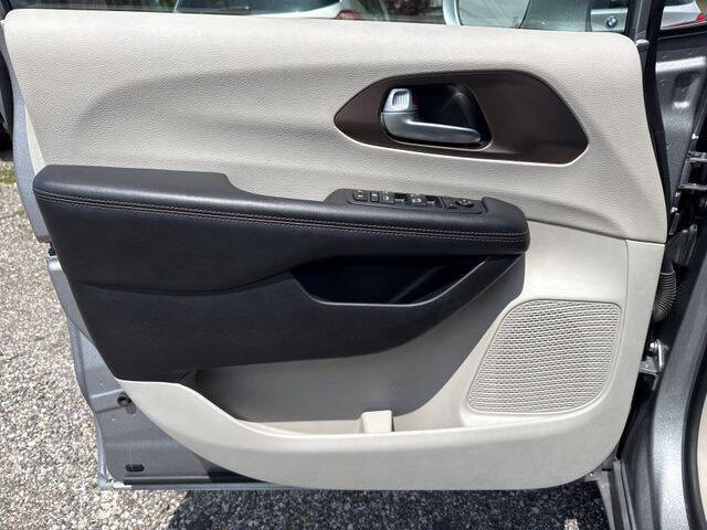 2017 Chrysler Pacifica Touring-L