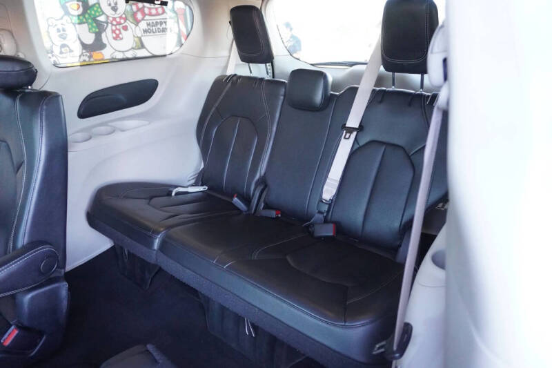 2022 Chrysler Pacifica Touring L