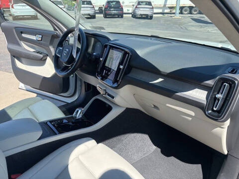 2026 Volvo XC40 B5 Plus