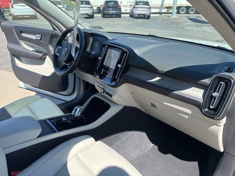 2026 Volvo XC40 B5 Plus