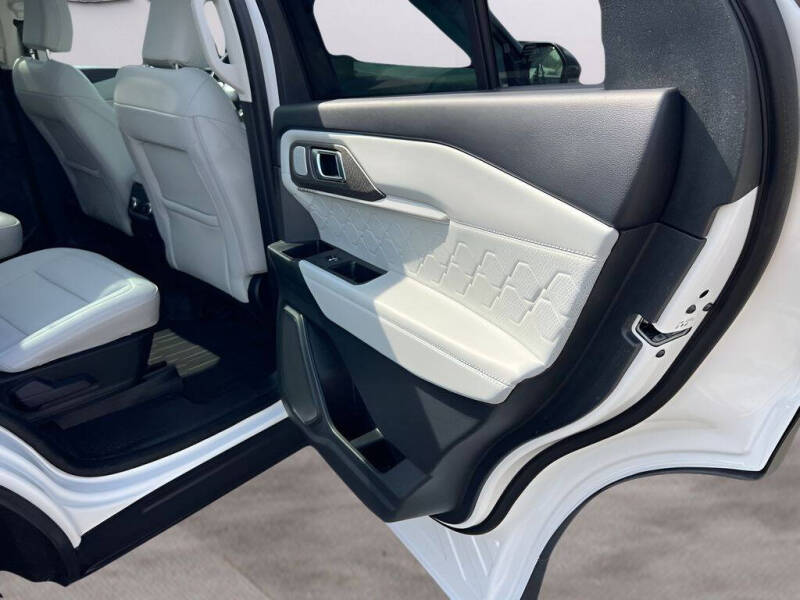 2025 Ford Explorer Platinum