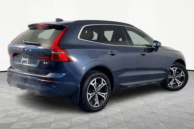 2022 Volvo XC60 B5 Momentum
