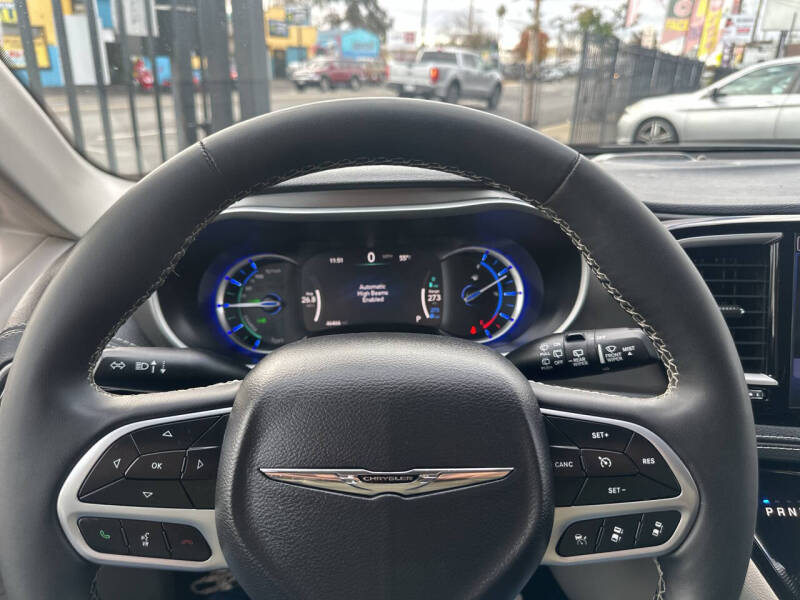 2023 Chrysler Pacifica Plug-In Hybrid Touring L