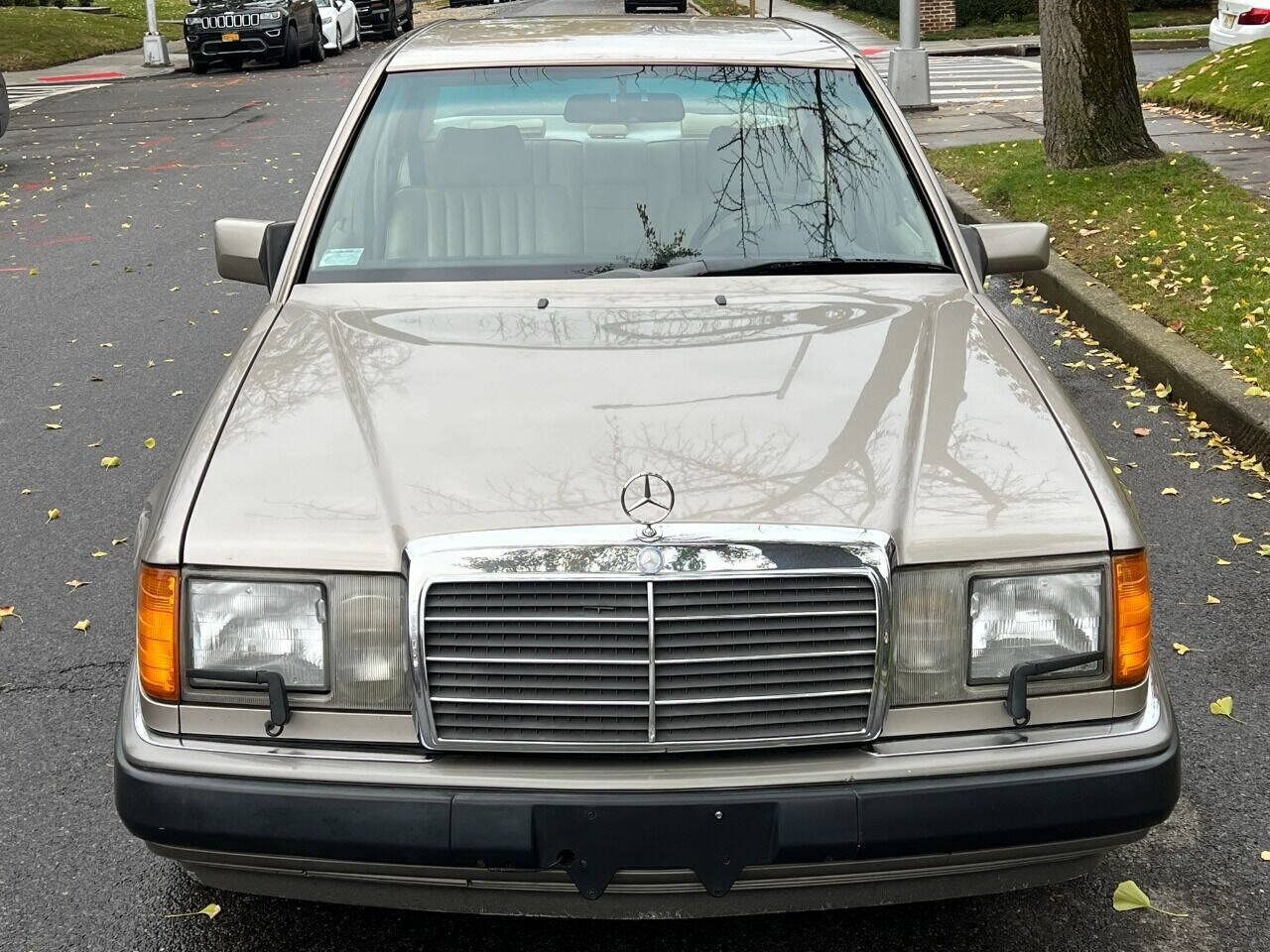 1990 Mercedes-Benz 300-Class  - $6,900