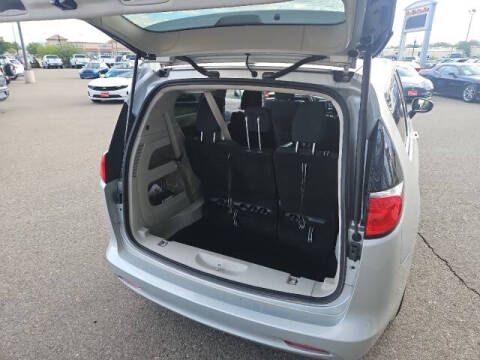 2023 Chrysler Voyager LX