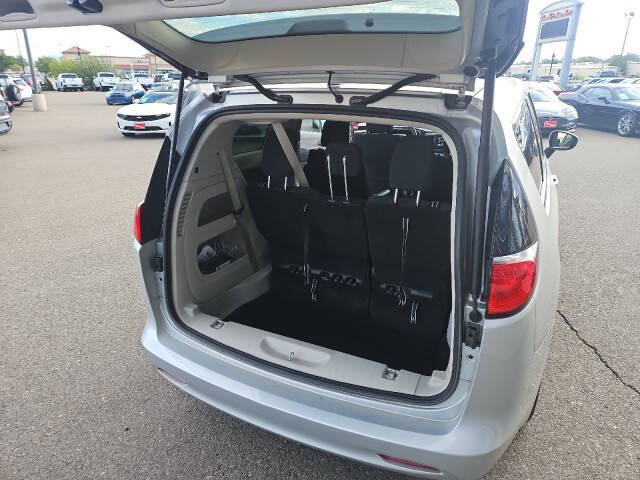 2023 Chrysler Voyager LX