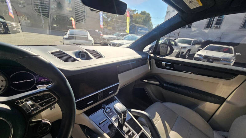 2022 Porsche Cayenne Turbo S E-Hybrid