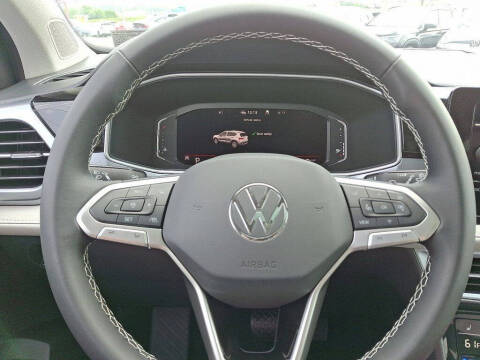 2025 Volkswagen Taos SEL 4Motion