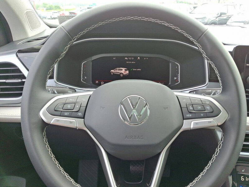 2025 Volkswagen Taos SEL 4Motion
